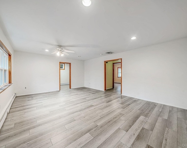 2400 New York Avenue - Photo Thumbnail 8