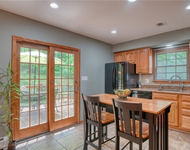 8 Roberts Drive - Photo Thumbnail 11