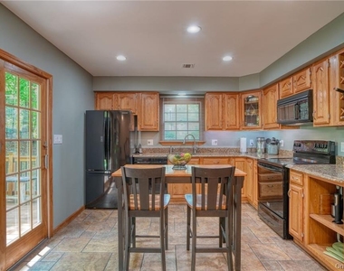 8 Roberts Drive - Photo Thumbnail 9
