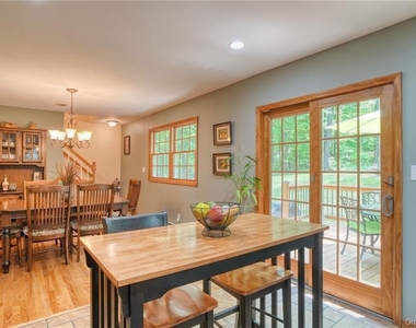 8 Roberts Drive - Photo Thumbnail 7