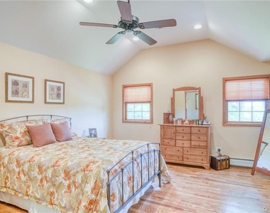 8 Roberts Drive - Photo Thumbnail 18