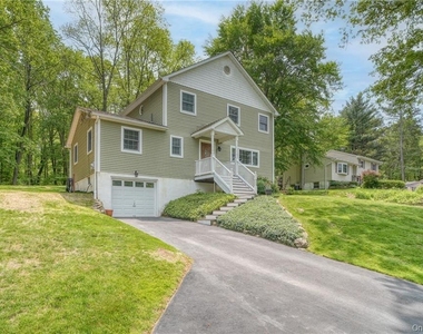 8 Roberts Drive - Photo Thumbnail 2