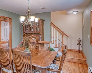 8 Roberts Drive - Photo Thumbnail 6