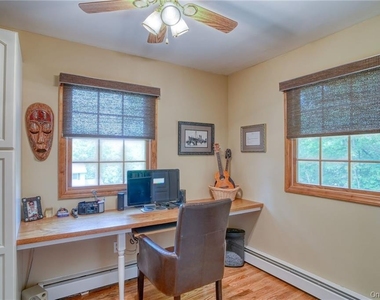 8 Roberts Drive - Photo Thumbnail 14