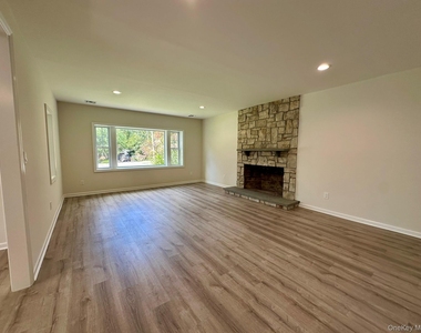125 W Main Street - Photo Thumbnail 5
