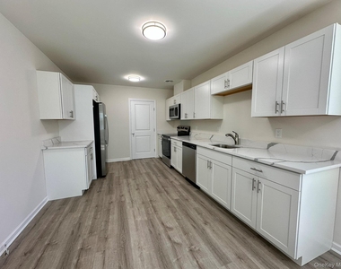 125 W Main Street - Photo Thumbnail 2