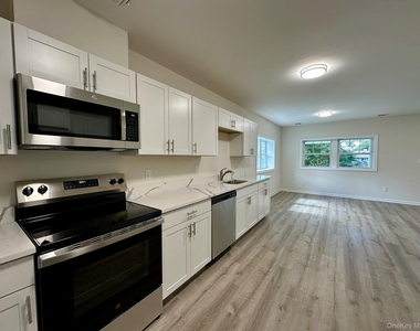 125 W Main Street - Photo Thumbnail 3