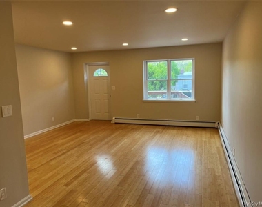 16 Spring Street - Photo Thumbnail 7