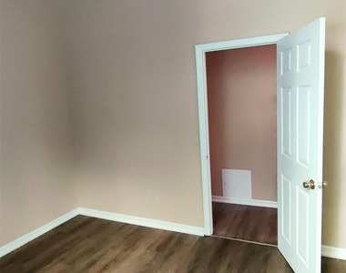 1 Eastman Terrace - Photo Thumbnail 7