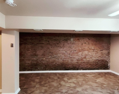 1 Eastman Terrace - Photo Thumbnail 9