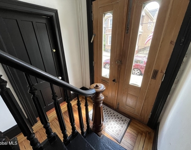 225 Green Street - Photo Thumbnail 2