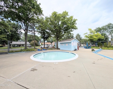 9 Chadwyck Square - Photo Thumbnail 33