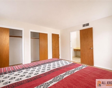66 Edison Avenue - Photo Thumbnail 13