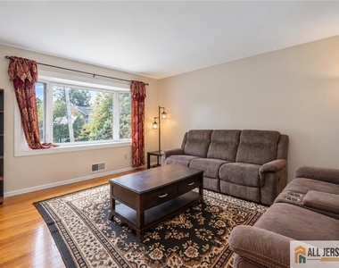 66 Edison Avenue - Photo Thumbnail 5