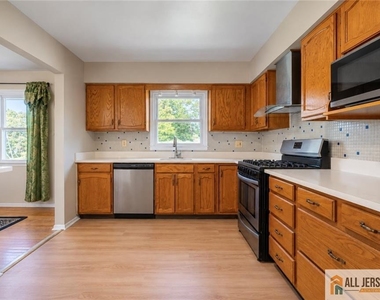 66 Edison Avenue - Photo Thumbnail 8