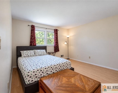 66 Edison Avenue - Photo Thumbnail 19