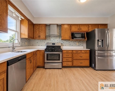 66 Edison Avenue - Photo Thumbnail 10