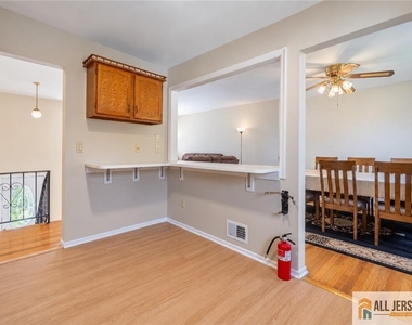 66 Edison Avenue - Photo Thumbnail 11