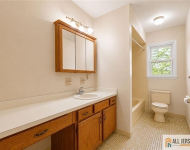 66 Edison Avenue - Photo Thumbnail 14
