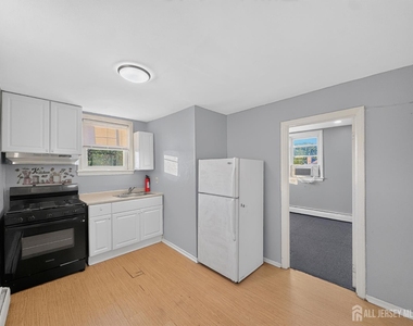 725 Parker Street - Photo Thumbnail 3