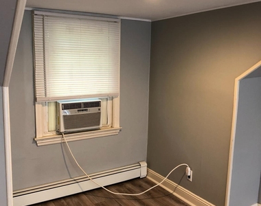 25 Upland Avenue - Photo Thumbnail 8