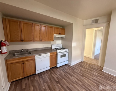 309 Dunellen Avenue - Photo Thumbnail 8