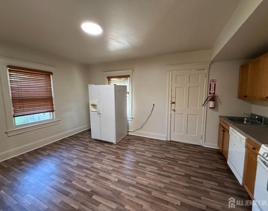 309 Dunellen Avenue - Photo Thumbnail 6