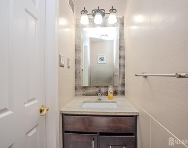 6005 N Oaks Boulevard - Photo Thumbnail 30