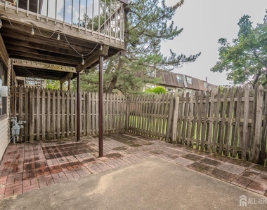 6005 N Oaks Boulevard - Photo Thumbnail 4