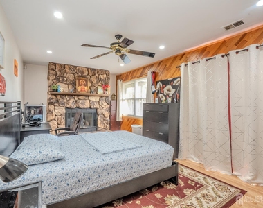 6005 N Oaks Boulevard - Photo Thumbnail 45