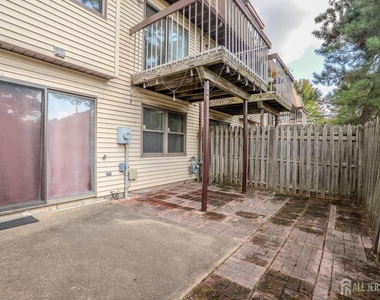 6005 N Oaks Boulevard - Photo Thumbnail 6