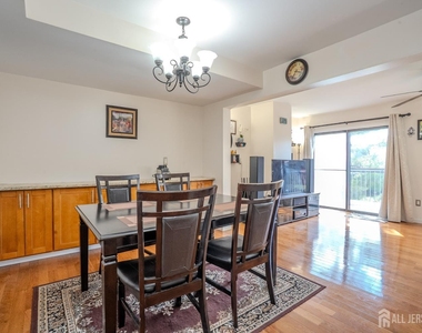 6005 N Oaks Boulevard - Photo Thumbnail 16
