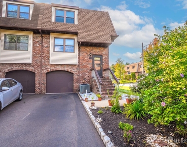 6005 N Oaks Boulevard - Photo Thumbnail 1