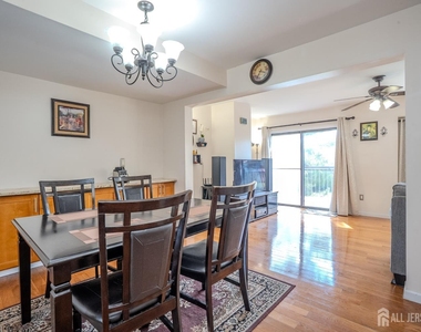 6005 N Oaks Boulevard - Photo Thumbnail 11