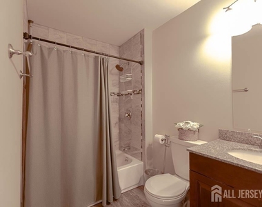 188 Loring Avenue - Photo Thumbnail 11