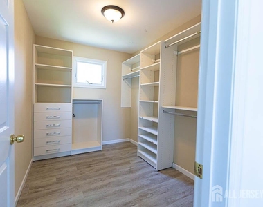188 Loring Avenue - Photo Thumbnail 16