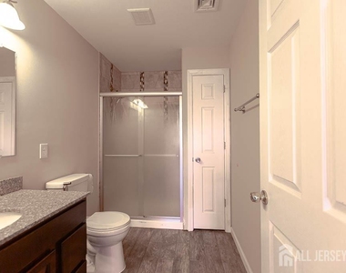 188 Loring Avenue - Photo Thumbnail 17