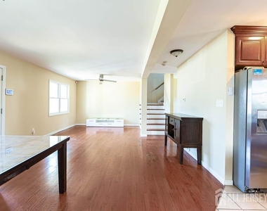 188 Loring Avenue - Photo Thumbnail 2