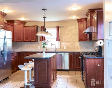 188 Loring Avenue - Photo Thumbnail 4
