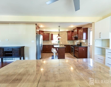 188 Loring Avenue - Photo Thumbnail 3