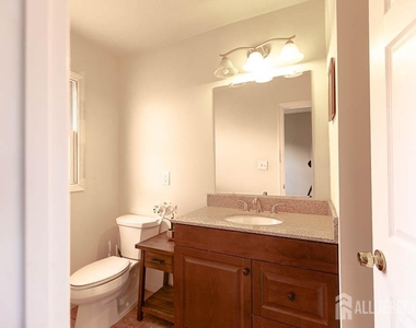 188 Loring Avenue - Photo Thumbnail 5