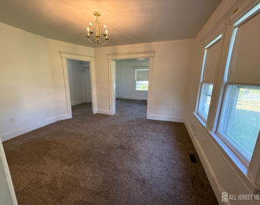 309 Dunellen Avenue - Photo Thumbnail 6