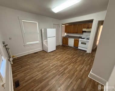 309 Dunellen Avenue - Photo Thumbnail 10