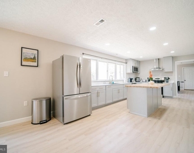 504 Arnon Meadow Road - Photo Thumbnail 9