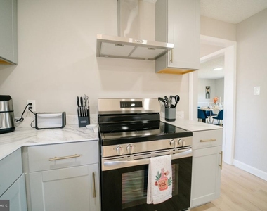 504 Arnon Meadow Road - Photo Thumbnail 7
