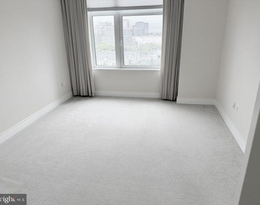 8220 Crestwood Heights Drive - Photo Thumbnail 17