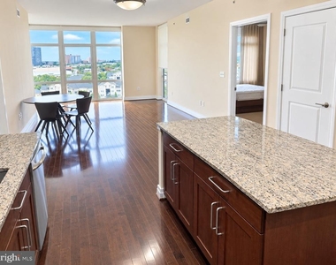 8220 Crestwood Heights Drive - Photo Thumbnail 10
