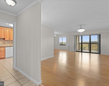205 Yoakum Parkway - Photo Thumbnail 1