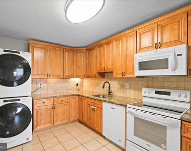 205 Yoakum Parkway - Photo Thumbnail 10