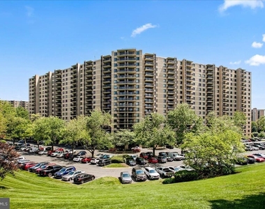 205 Yoakum Parkway - Photo Thumbnail 26
